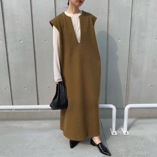 「きれいIライン」Vネック ラシャ 足首丈 スリット シンプル マキシワンピース