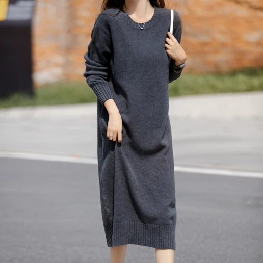 ラウンドネック 膝下丈 大きめのサイズ感 伸縮性あり 防寒 コーディネート自在 通勤 シンプル ニットワンピース