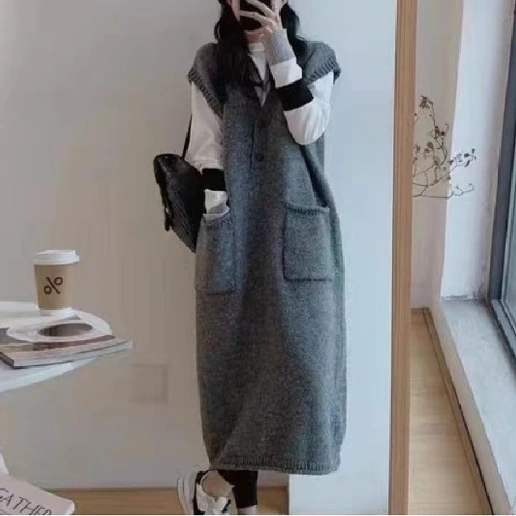 伸縮性あり シンプル 平日 ノースリーブ ポケット付き 着痩せ効果 大きめのサイズ感 ボタン ニットワンピース