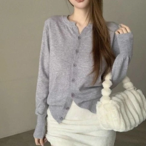コーデの主役に！ 長袖 ニット ボタン 無地 ラウンドネック カジュアル ニットセーター